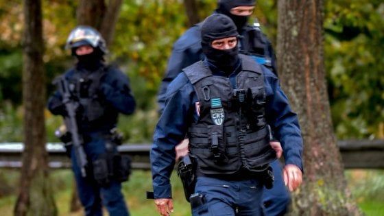 Francia, operazione antiterrorismo nel nord: 11 fermi, congelati beni associazioni islamiche