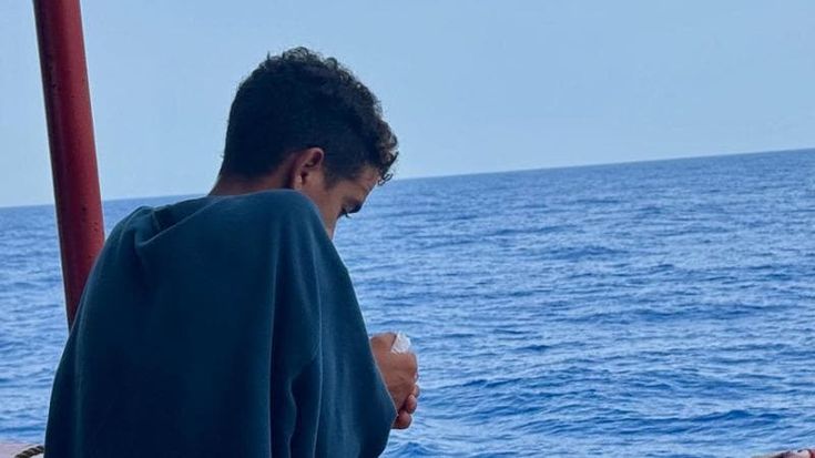 Mediterranea: “Picchiati, rinchiusi, affamati, buttati in mare”. Il racconto dei giovani naufraghi