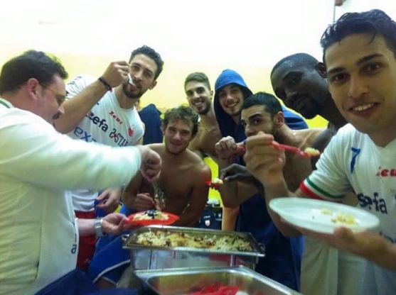Volley, Molfetta vince e fa festa con riso patate e cozze