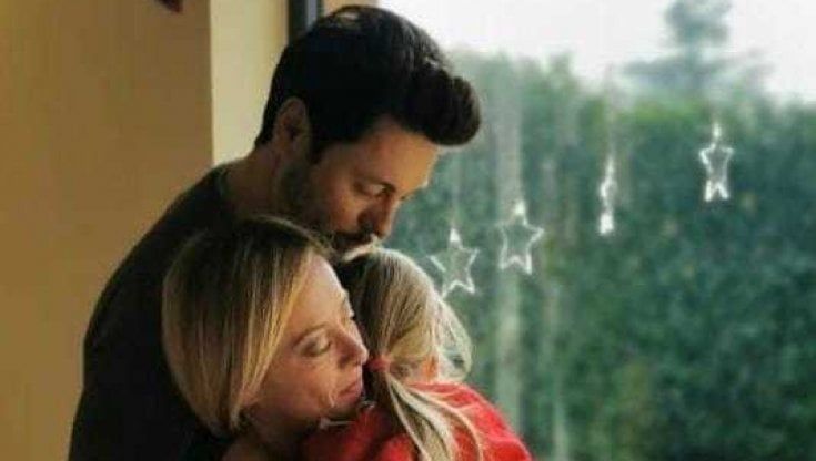 Insulti a Giorgia Meloni, il compagno in diretta tv: "Fiero di lei, commenti misogini indegni"