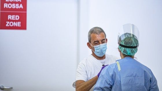 Coronavirus, morti 150 camici bianchi. "Noi, medici di famiglia prima linea contro l'epidemia"
