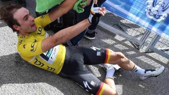 Ciclismo, Parigi-Nizza a Schachmann. Ultima tappa a Quintana 