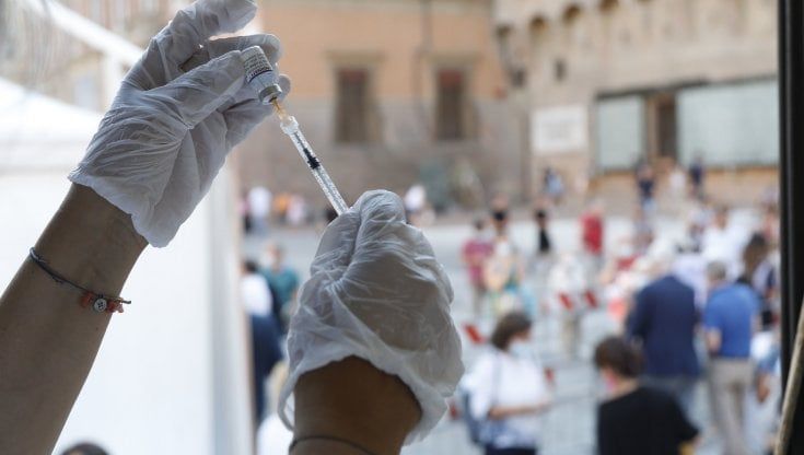 Covid, il rapporto Iss: in aumento i casi non associati a catene di contagi 