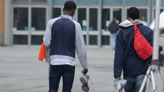 Migranti, stop a rimpatri da Palermo per 45 tunisini 