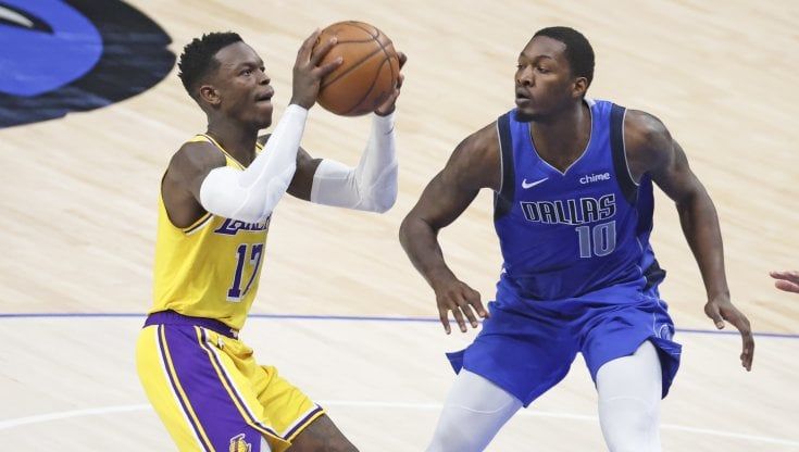 Basket, Nba: Milwaukee stoppa Philadelphia, Lakers sconfitti a Dallas