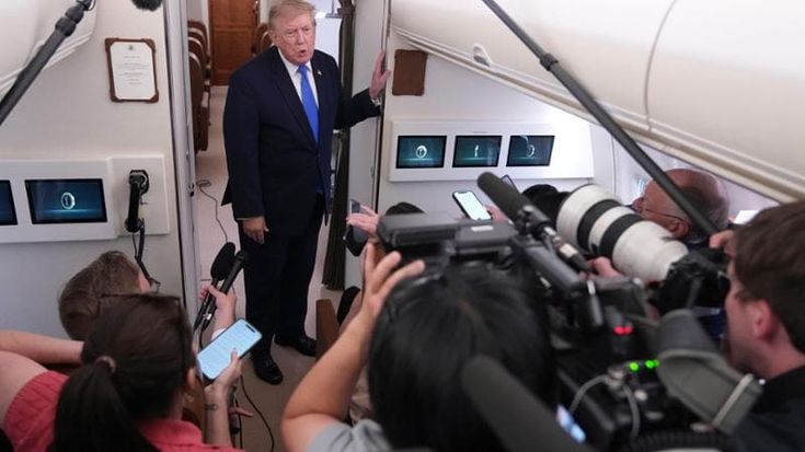 I post di Trump su Truth diventano a pagamento. Fino a 100mila dollari per vederli in anteprima