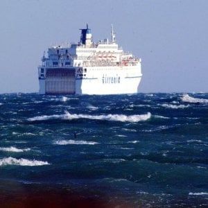 Tirrenia, stop ai collegamenti con Sicilia e Sardegna. Il governo: "Trasporti garantiti"