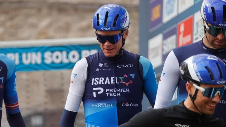 Chris Froome è ormai un caso: ritirato anche alla Tirreno. L’eterno tramonto del vecchio leone tra sfortuna e ostinazione