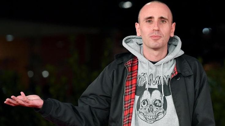 Zerocalcare alla sede di Foqus, incontro con i fan e firmacopie di “Quando muori resta a me”