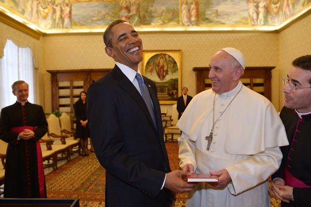 Obama in Vaticano, lo scambio dei doni con il Papa