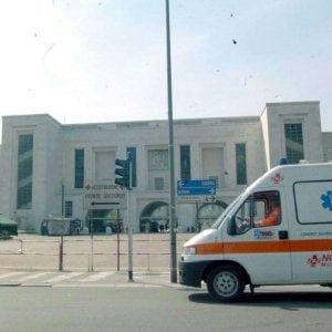 Milano, pensionato muore nel box tentando di spegnere un incendio alla sua auto
