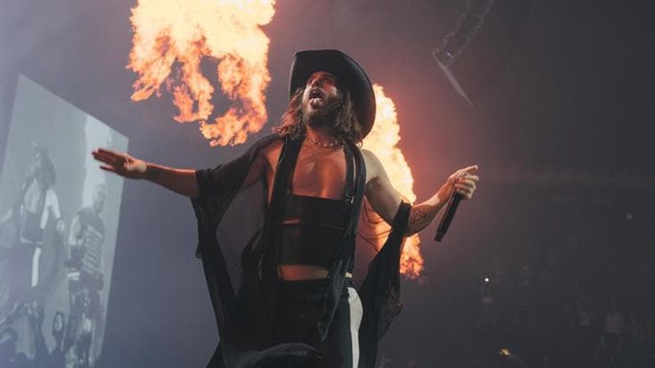 I Thirty Second To Mars all’ippodromo San Siro: lo show di Jared Leto in versione folletto pop