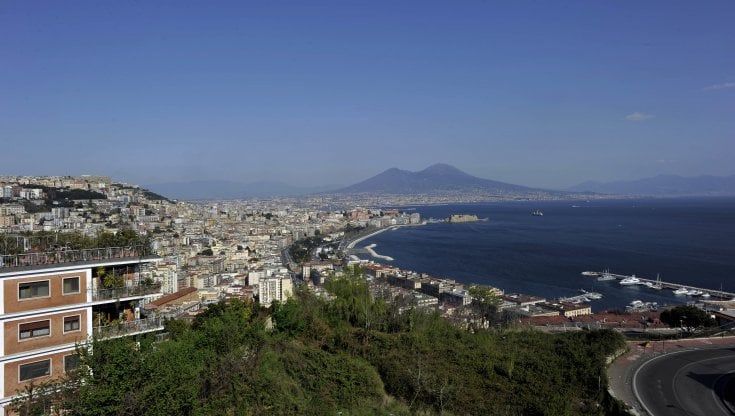 Davide Vargas: “Il mio atlante Napoli visioni di una città scontrosa in trecento piccoli racconti”