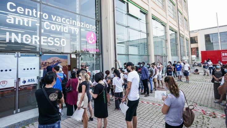 Covid, il Piemonte resta in zona bianca: nuovi casi e ricoveri in crescita ma indice Rt sotto quota 1