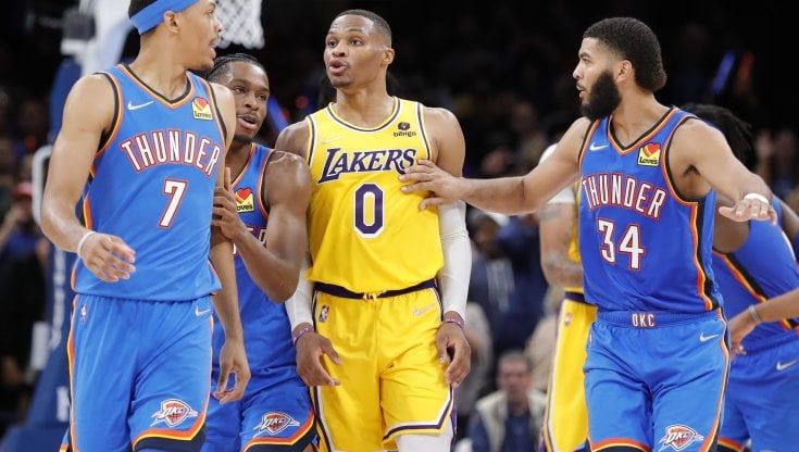 Basket, Nba: Oklahoma ribalta i Lakers, cadono anche Milwaukee e Phoenix