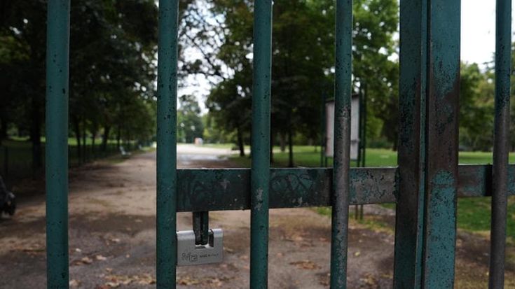 A Milano allerta vento, raffiche fino a 90 km/h: chiusi parchi e scuole e musei al loro interno