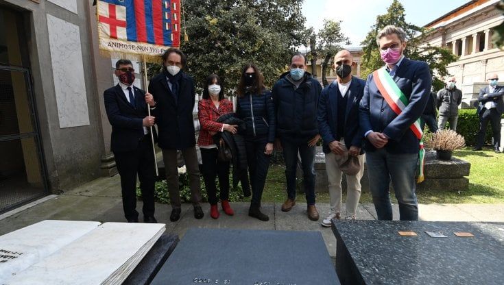 Bulgarelli di nuovo in Certosa. La nuova tomba nel cortile del Cinerario