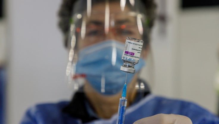 Coronavirus, vaccino AstraZeneca: ecco cosa succede adesso nel Lazio