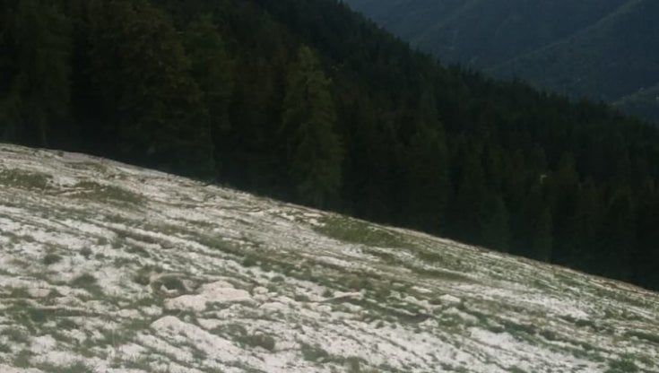Maltempo in Lombardia, violenta grandinata in Val Brembana: 14 voli deviati da Orio al Serio