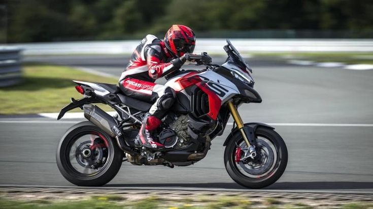 Multistrada V4 RS, Ducati presenta la moto da turismo più sportiva di sempre