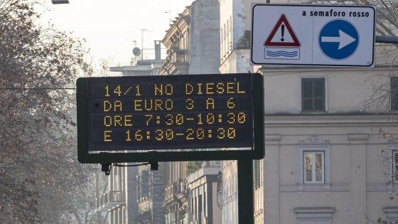 Smog a Roma, ancora divieto di circolazione per tutti i diesel. Ma i blocchi auto non abbassano le polveri sottili