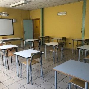 I presidi a caccia di banchi e aule nuove, ma per le scuole siciliane la ripartenza è un rebus
