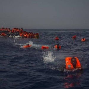 Migranti,  “La Guardia costiera libica respinge per conto dell’Italia e dell’Ue”