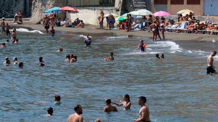 Napoli, acqua balneabile dal lungomare a Posillipo: ecco i risultati Arpac