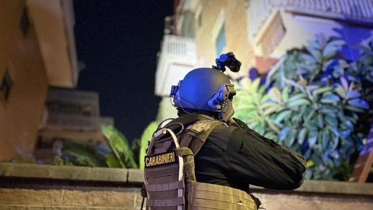 Un’estorsione sbagliata al gioielliere del clan scatena la vendetta dei Senese