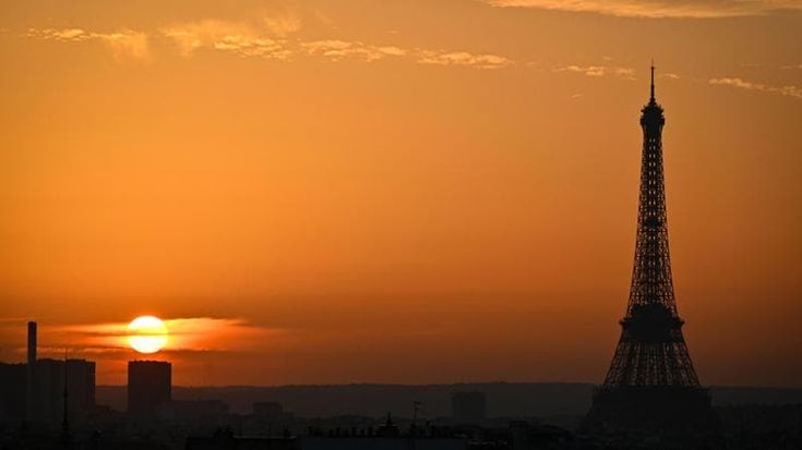Lavorare all'estero conviene? Stipendi, diritti e agevolazioni: come funziona negli altri Paesi Ue