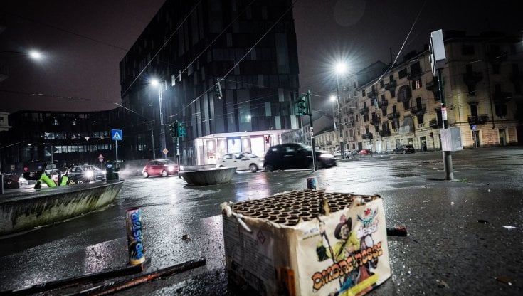 La moda dei fuochi d'artificio nelle notti di Torino: ecco chi li spara