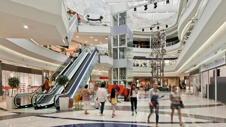 Consumi al palo, a febbraio in Italia calano ancora: -2,3% su febbraio 2024