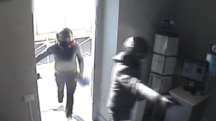 Assalto armato alle poste di Erba, di nuovo in carcere il rapinatore in pista dagli anni Novanta