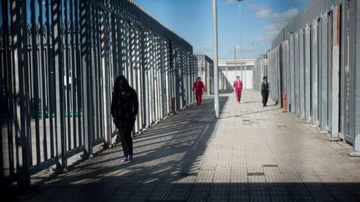 Albania: nel Cpr di Gjadër proteste, tentati suicidi e atti di autolesionismo e risse