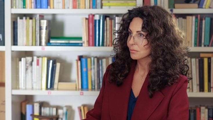 “A testa alta”: Sabrina Ferilli scuote Mediaset e rimette in asse la fiction