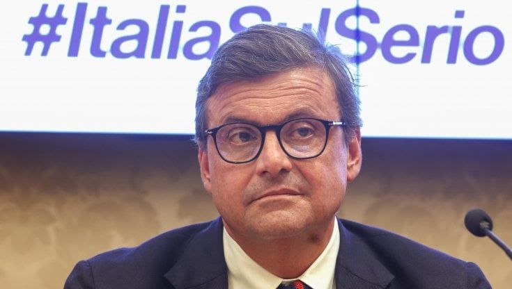 Calenda: "Contro Emiliano candiderei anche Thanos e Sauron. Cassano non lo conosco ma Carfagna garantisce per lui"