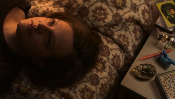 'Shining girls', Elisabeth Moss in una pausa di 'The handmaid's tale': "Quando dirigo sono un'attrice migliore"