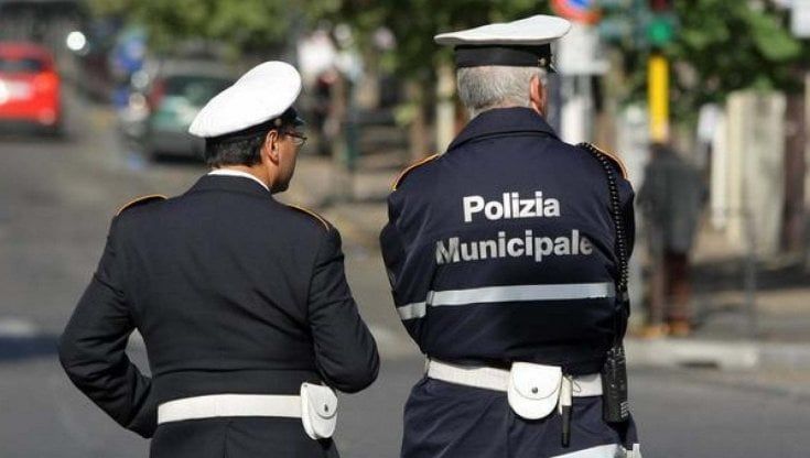 L'auto è confiscata ma circola e accumula 35 multe