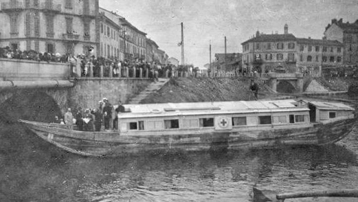 Quando nella Darsena di Milano apparve l'ospedale galleggiante della Croce Rossa