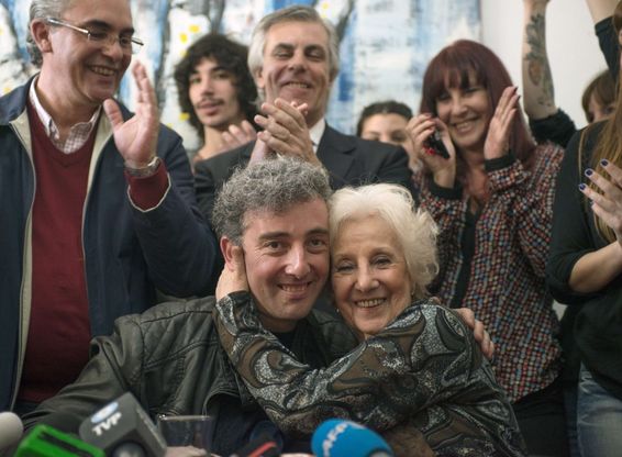 Argentina, il nipote ritrovato dopo 36 anni: "Un momento magico"