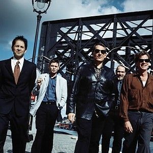 Tuxedomoon live all'Auditorium. Risate e gara di barzellette al teatro Le Sedie