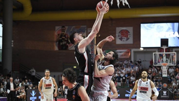 Basket, playoff: Milano e Bologna sul 2-0, Tortona pareggia i conti con Venezia