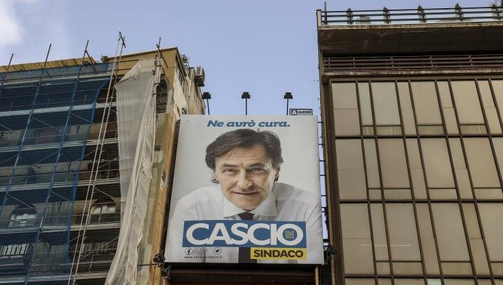 Faccioni da buttare, così i muri della città diventano la galleria dei sindaci mancati