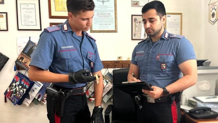 Anziana ingannata con la bugia del finto incidente stradale: il truffatore è un minorenne