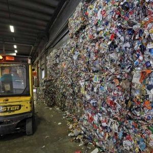 Agira, Musumeci blocca la discarica