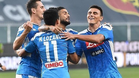 Genoa-Napoli 1-2: Mertens e Lozano si riprendono il quinto posto