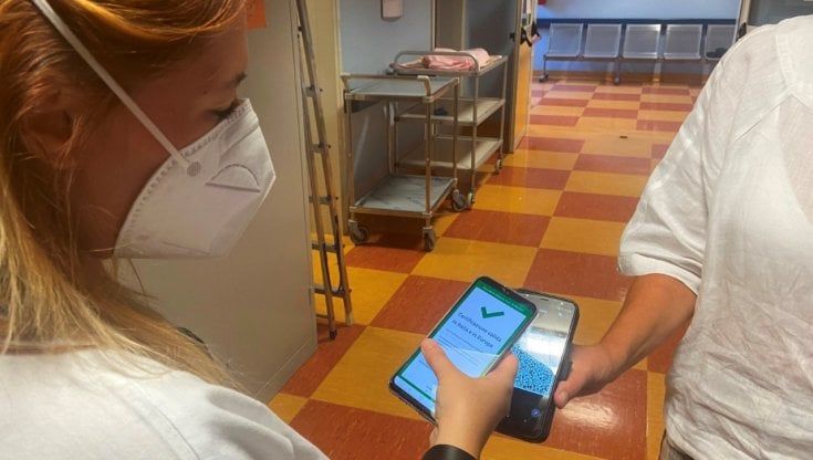 Sanitari no vax sospesi, in Piemonte basterà fare una dose per tornare in corsia