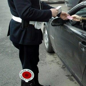 "Cinquemila euro o chiudi il negozio". Arrestati per concussione due vigili