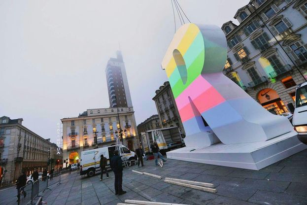 La grande R nelle piazze d'Italia