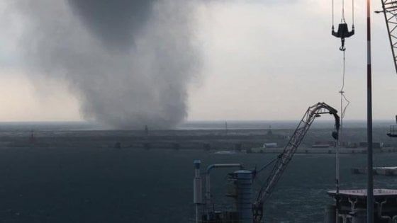 Maltempo: tromba aria a Salerno, alberi caduti e danni 